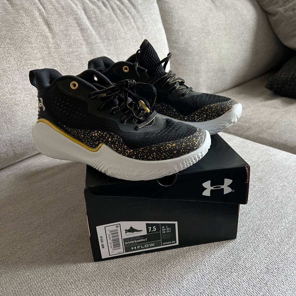 Under Armour Women’s Basket Ball Shoes